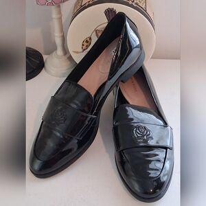 Taryn Rose Platinum Black Blossom Dressy Loafer  Shoe Sz 10M NWOB
